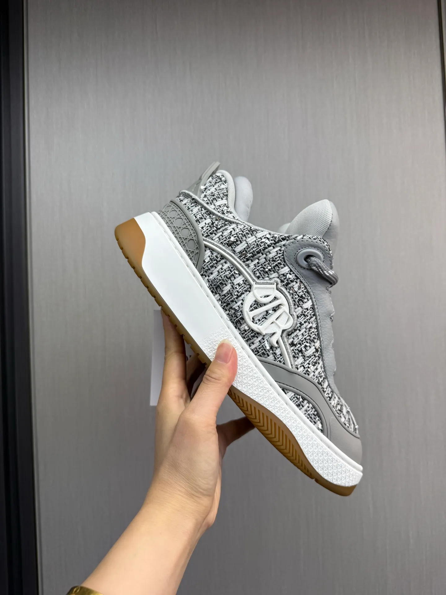 Men's shoes 💰800💰 Dior sneakers enrich the classic series with fashionable retro style. Carefully crafted, they can be paired with casual looks all year round. Dad Shoes style shoes that follow the trend of the retro market ▪️ Fabric: Original custom embroidered cowhide ▪️ Lining: Imported breathable mesh ▪️ Sole: Original molded non-slip outsole ▪️ Size: 38-45 (45 is custom-made and cannot be returned)